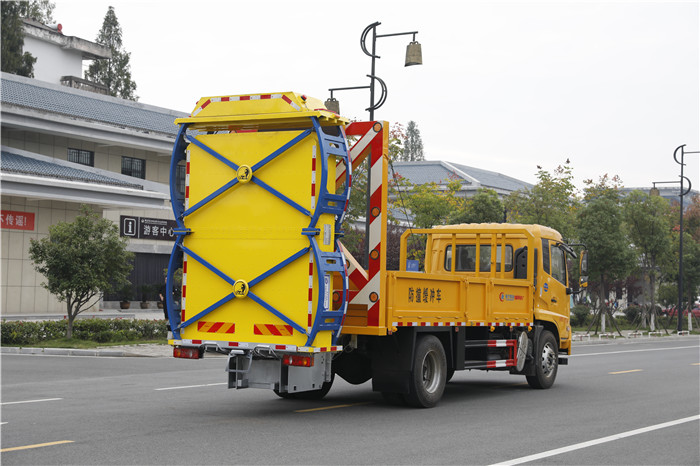 道路安全守護者 河北邢臺東風防撞緩沖車在公路養(yǎng)護與救護中的關(guān)鍵作用
