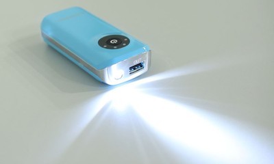 小巧實用 魚嘴5600毫安LED燈移動電源批發推薦